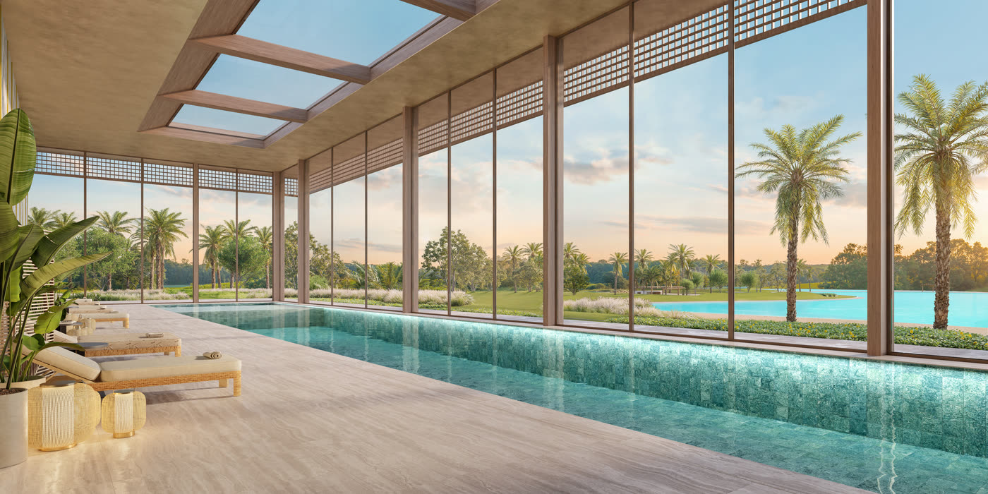 Piscina interna do Wellness Center com vista para a lagoa
